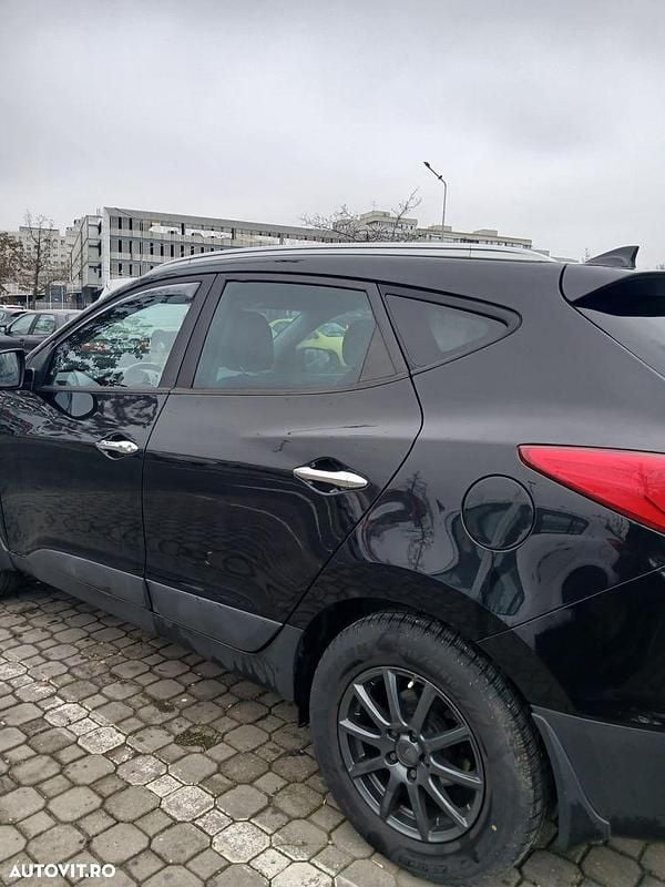 Second-hand Hyundai ix35 Comfort 163 CP (119 kW) 2015 Culoarenegru SUV