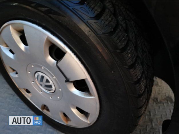 Second-hand VW Touran 115 CP (84 kW) 2004 Negru Monovolum