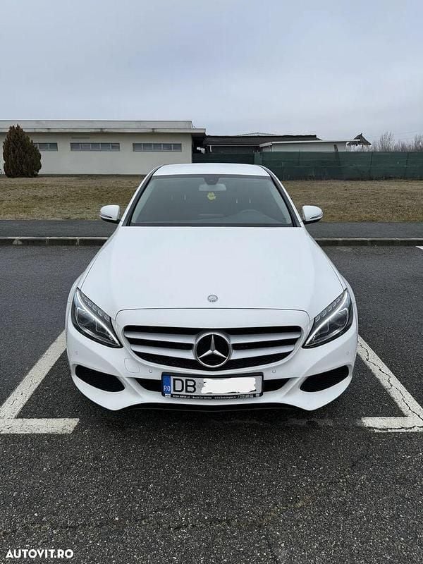 Culoarealb Second-hand 2016 Mercedes C180 Berlinǎ | 13.500 EUR (Preț OK) - Imagine 1/4