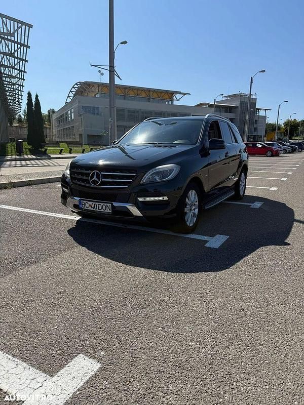 Culoarenegru Utilizat 2012 Mercedes ML350 SUV | 14.000 EUR (Preț OK) - Imagine 1/4
