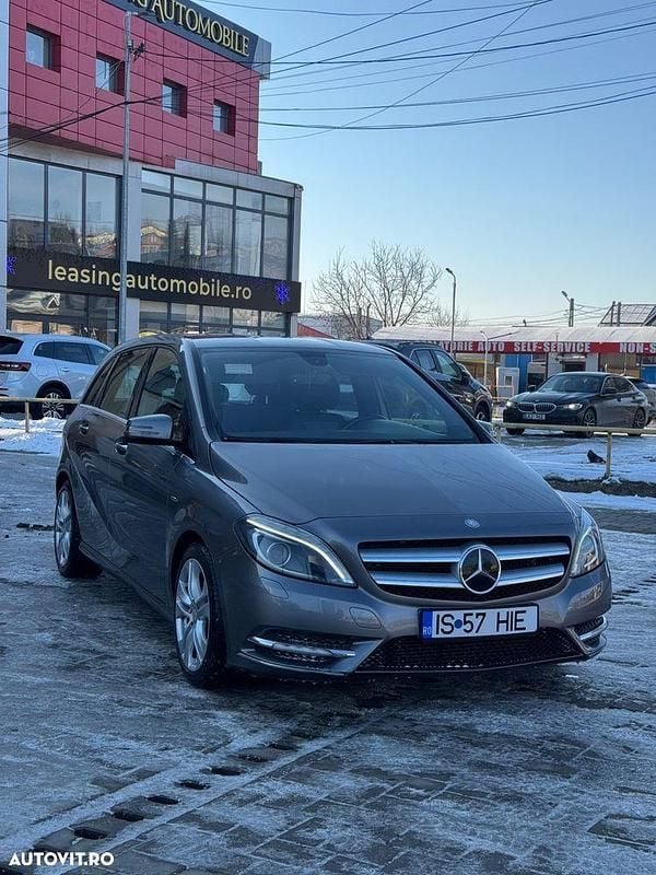 Culoaregri Second-hand 2012 Mercedes B180 Monovolum | 6.350 EUR (Super Preț) - Imagine 1/4
