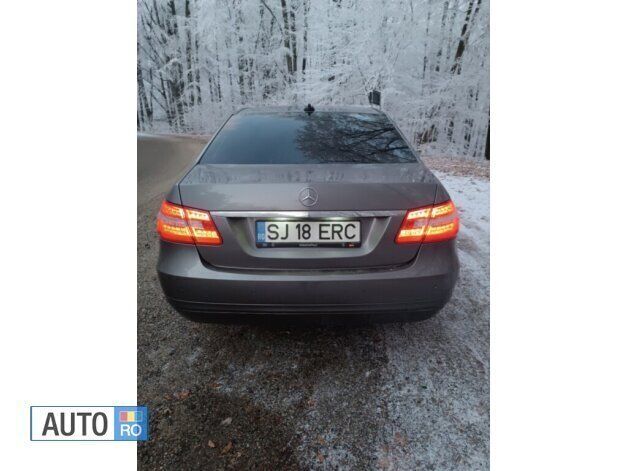 Second-hand Mercedes E200 136 CP (100 kW) 2011 Gri Berlinǎ