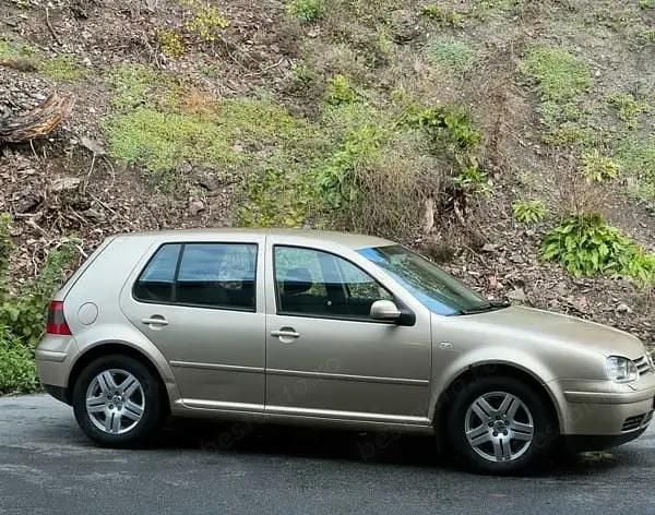 Second-hand VW Golf IV 101 CP (74 kW) 2003 Berlinǎ