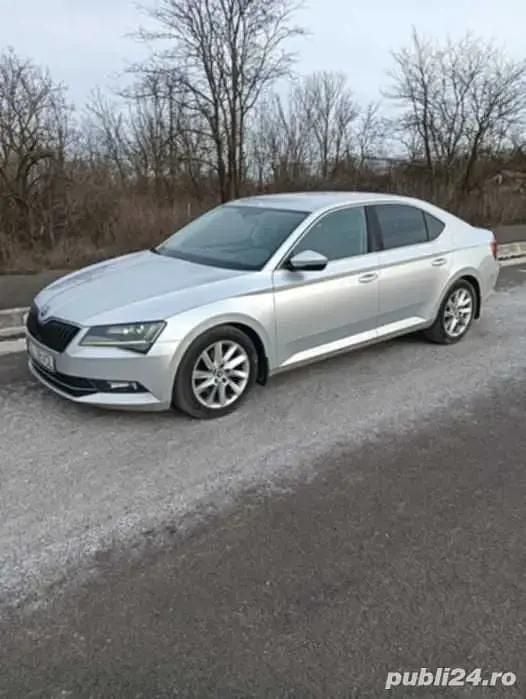 Gri Utilizat 2016 Skoda Superb Berlinǎ | 12.000 EUR (Preț bun) - Imagine 1/3