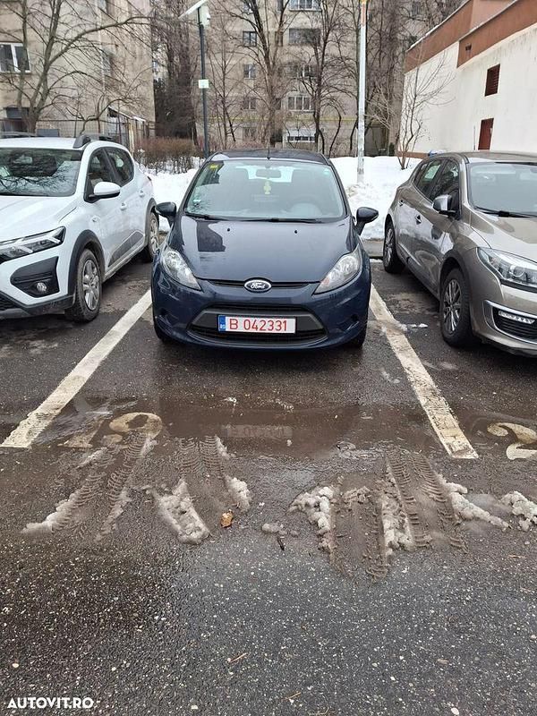 Second-hand Ford Fiesta Ambiente 82 CP (60 kW) 2010 Culoarealbastru Hatchback