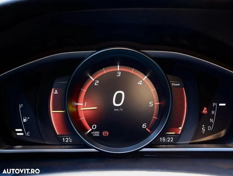 Second-hand Volvo V40 150 CP (110 kW) 2017 Gri Break