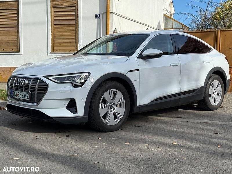 Culoarealb Utilizat 2021 Audi e-tron Comfort SUV | 34.900 EUR (Preț bun) - Imagine 1/4
