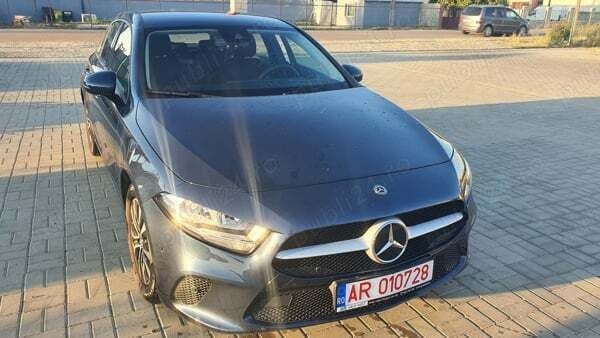 Albastru Utilizat 2020 Mercedes A180 Hatchback | 15.900 EUR (Preț bun) - Imagine 1/4