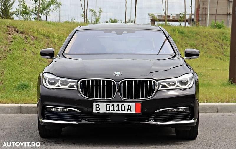 Second-hand BMW 740 iPerformance 326 CP (239 kW) 2017 Culoarenegru Berlinǎ