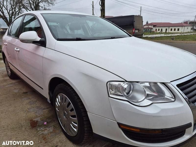 Second-hand VW Passat 105 CP (77 kW) 2006 Culoarealb Berlinǎ