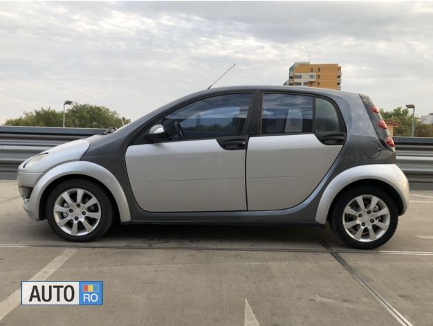 Argintiu Utilizat 2005 Smart ForFour Hatchback | 2.590 EUR (Preț bun) - Imagine 1/4