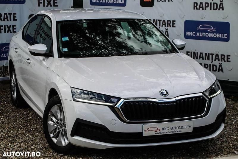 Alb Utilizat 2023 Skoda Octavia Ambition Berlinǎ | 16.990 EUR (Preț bun) - Imagine 1/4