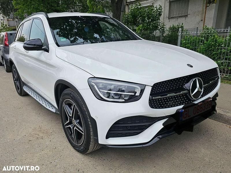 Culoarealb Utilizat 2019 Mercedes GLC220 AMG line SUV | 31.900 EUR (Puțin scump) - Imagine 1/4