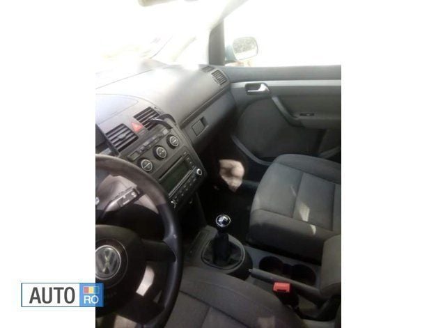 Second-hand VW Touran 140 CP (102 kW) 2006 Argintiu Monovolum