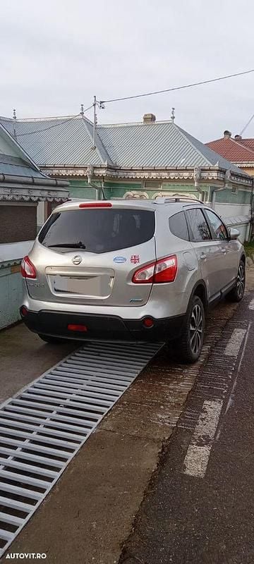 Second-hand Nissan Qashqai +2 Acenta 110 CP (80 kW) 2011 Culoareargint SUV