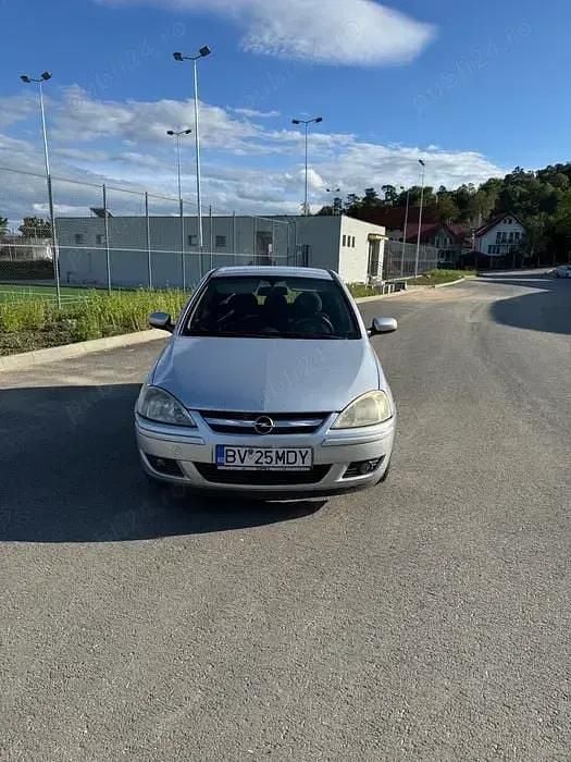 Gri Utilizat 2005 Opel Corsa Hatchback | 1.500 EUR (Preț bun) - Imagine 1/4