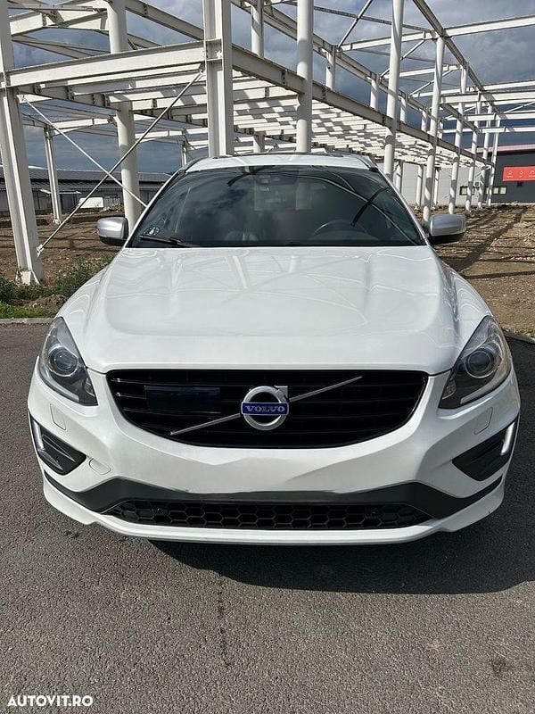 Alb Utilizat 2016 Volvo XC60 R-Design SUV | 13.490 EUR (Preț bun) - Imagine 1/4