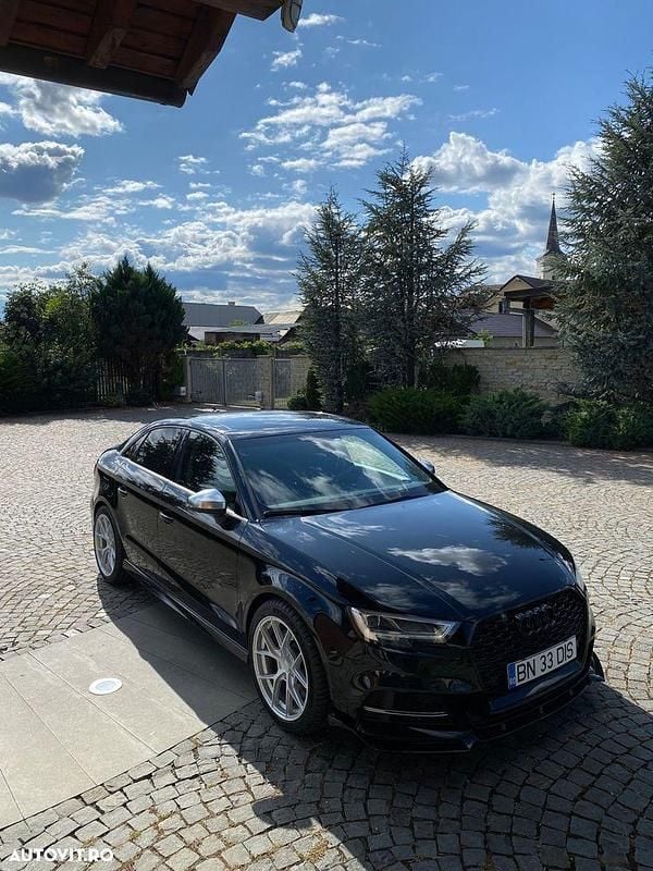 Culoarenegru Utilizat 2018 Audi S3 Berlinǎ | 26.800 EUR (Preț OK) - Imagine 1/4