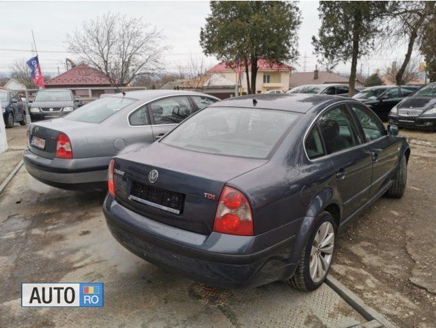 Gri Utilizat 2002 VW Passat Berlinǎ | 1.999 EUR (Preț OK) - Imagine 1/4