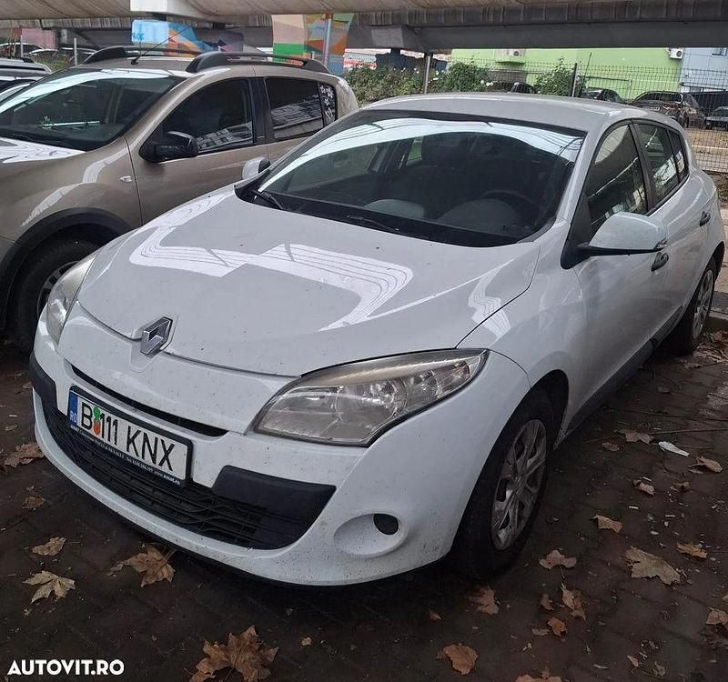 Culoarealb Utilizat 2011 Renault Mégane III Authentique Hatchback | 2.750 EUR (Preț OK) - Imagine 1/4