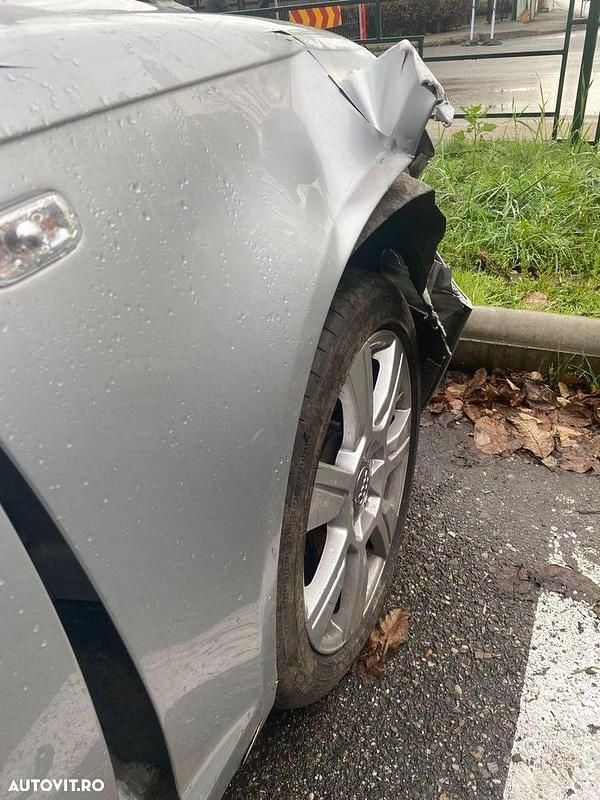 Second-hand Audi A6 180 CP (132 kW) 2006 Culoareargint Break