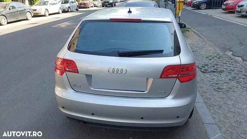Argint Utilizat 2010 Audi A3 Sportback Ambiente Hatchback | 4.800 EUR (Preț OK) - Imagine 1/4