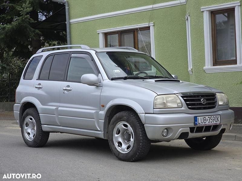 Culoareargint Utilizat 2005 Suzuki Grand Vitara Comfort SUV | 3.750 EUR (Preț bun) - Imagine 1/4