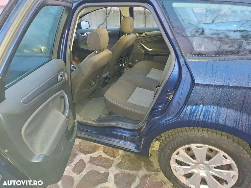 Second-hand Ford Mondeo 140 CP (102 kW) 2011 Albastru Break