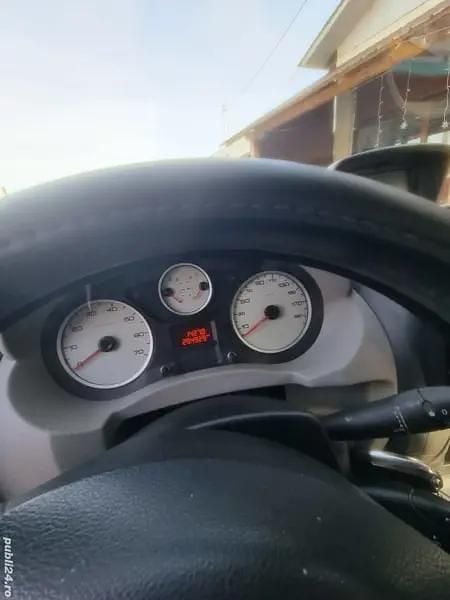 Utilizat 2012 Peugeot Expert Van | 6.500 EUR (Preț bun) - Imagine 1/4