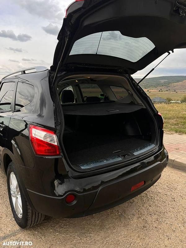 Culoarenegru Utilizat 2013 Nissan Qashqai +2 Visia SUV | 9.000 EUR - Imagine 1/4