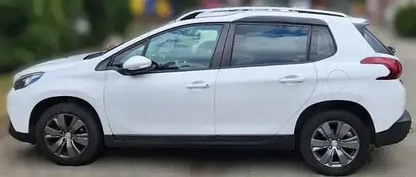 Alb Utilizat 2018 Peugeot 2008 SUV | 11.900 EUR (Puțin scump) - Imagine 1/4