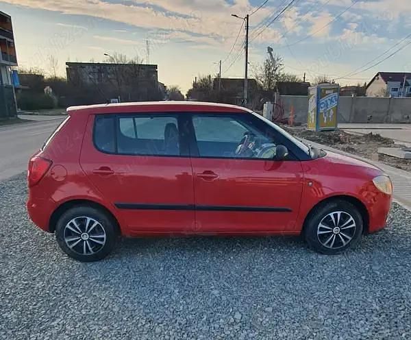 Rosu Utilizat 2009 Skoda Fabia Hatchback | 2.300 EUR (Preț OK) - Imagine 1/4