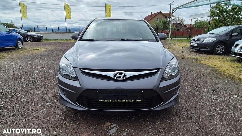 Gri Utilizat 2012 Hyundai i30 Hatchback | 3.999 EUR (Preț bun) - Imagine 1/4