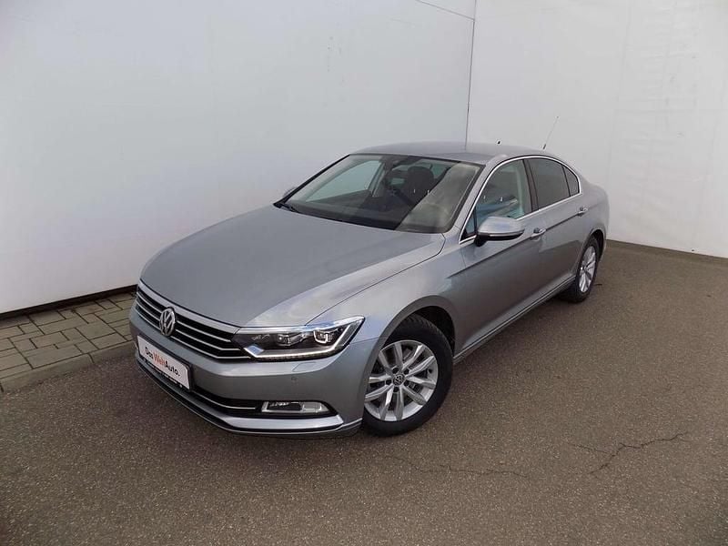 Gri deschis metalic perleffect Utilizat 2018 VW Passat Comfortline | 16.980 EUR (Preț OK) - Imagine 1/4