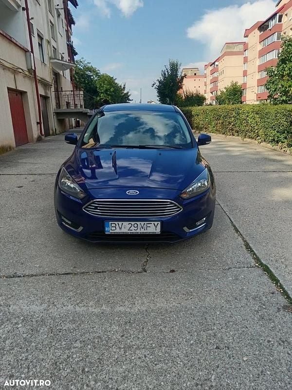 Albastru Utilizat 2017 Ford Focus Trend Berlinǎ | 6.000 EUR (Preț bun) - Imagine 1/4