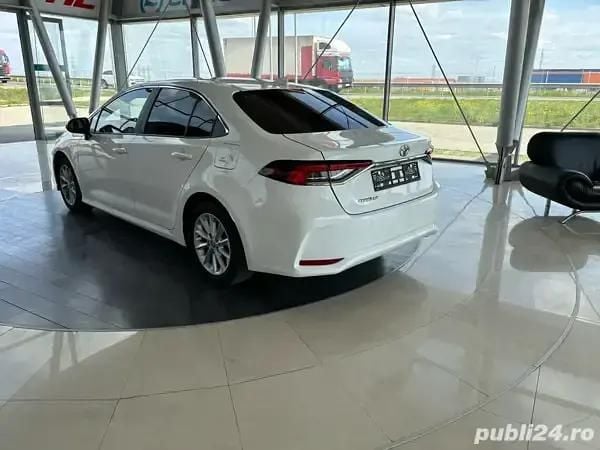 Second-hand Toyota Corolla 125 CP (91 kW) 2022 Alb Berlinǎ