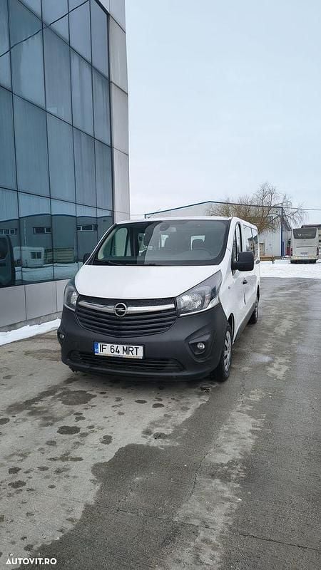 Second-hand Opel Vivaro 120 CP (88 kW) 2019 Culoarealb Monovolum