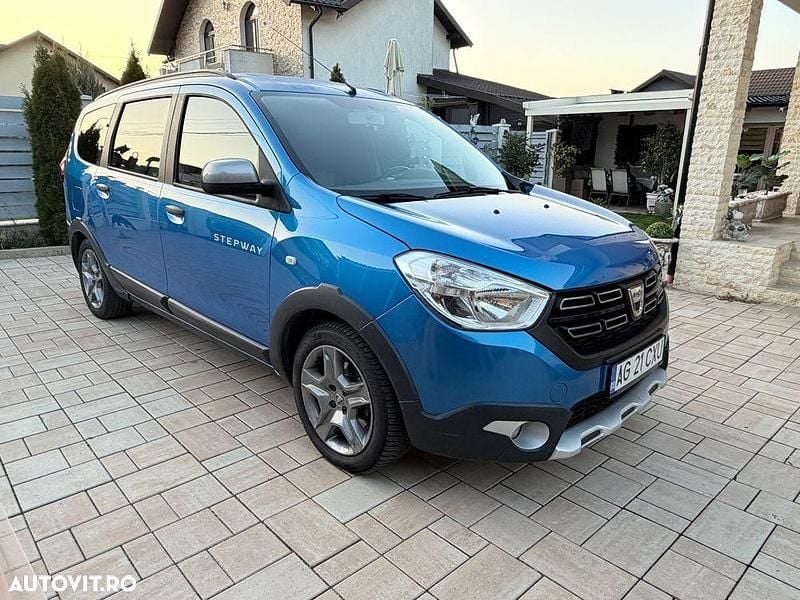 Culoarealbastru Utilizat 2019 Dacia Lodgy Celebration Monovolum | 11.300 EUR (Puțin scump) - Imagine 1/4