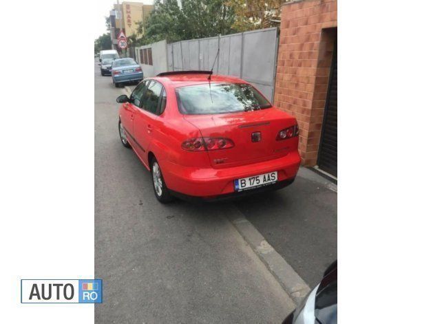 Rosu Utilizat 2003 Seat Cordoba Hatchback | 1.850 EUR - Imagine 1/4