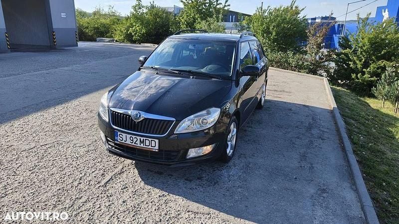 Negru Utilizat 2012 Skoda Fabia Break | 3.000 EUR (Preț OK) - Imagine 1/4