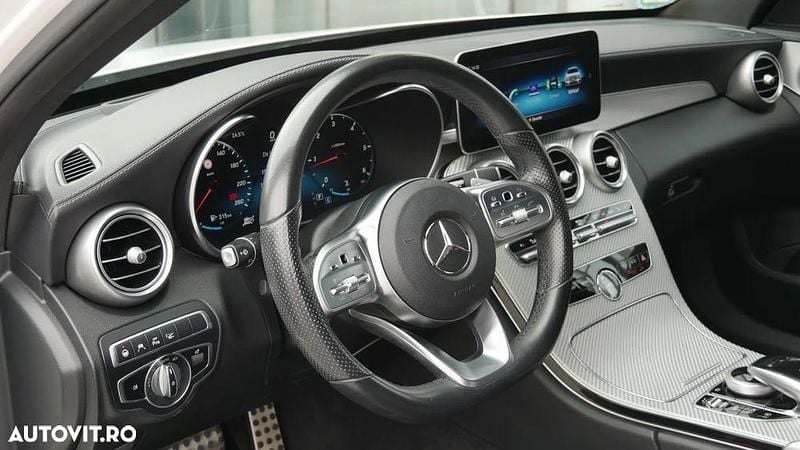 Second-hand Mercedes C300 AMG line 245 CP (180 kW) 2019 Culoarealb Berlinǎ