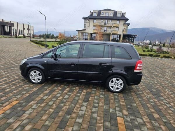 Second-hand Opel Zafira 81 CP (59 kW) 2011 Negru Monovolum