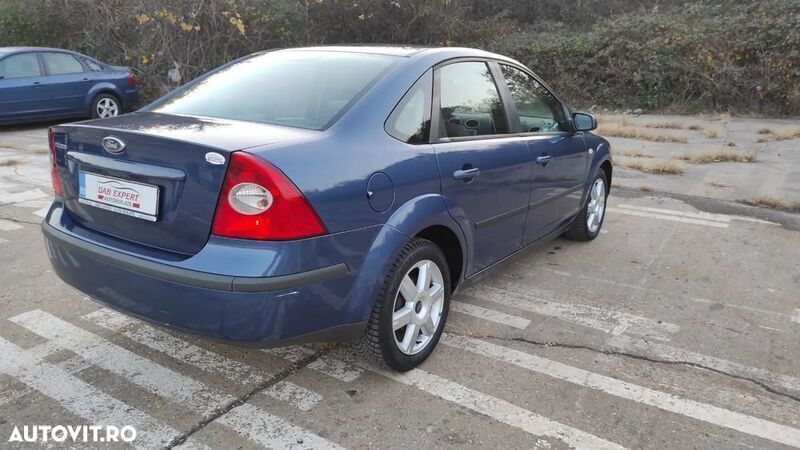 Second-hand Ford Focus Trend 100 CP (73 kW) 2007 Albastru Berlinǎ