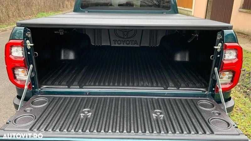 Second-hand Toyota HiLux Edition 204 CP (150 kW) 2021 Culoareverde Pickup