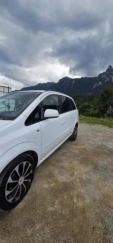 Utilizat 2011 Opel Zafira Monovolum | 3.200 EUR - Imagine 1/4