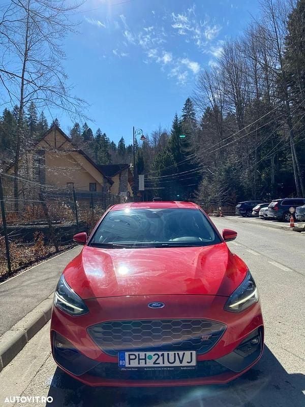 Rosu Utilizat 2021 Ford Focus ST Hatchback | 27.000 EUR - Imagine 1/4