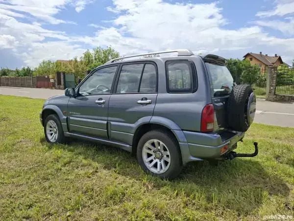 Gri Utilizat 2005 Suzuki Grand Vitara SUV | 4.950 EUR - Imagine 1/4