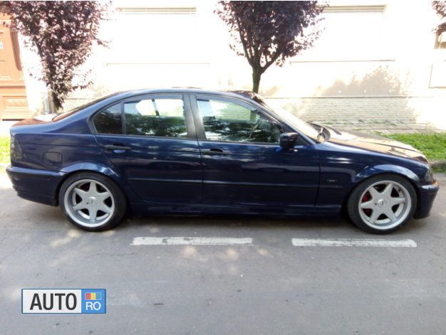 Second-hand BMW 320 136 CP (100 kW) 2000 Albastru marin Berlinǎ