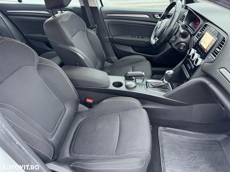 Second-hand Renault Mégane IV Zen 140 CP (102 kW) 2021 Culoarealb Berlinǎ