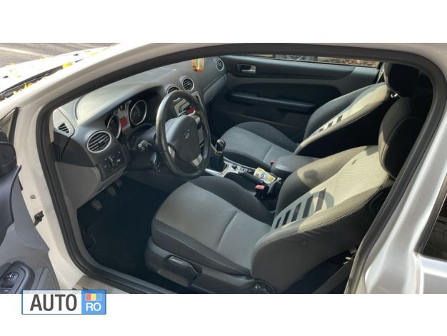 Alb Utilizat 2009 Ford Focus Hatchback | 2.999 EUR (Preț OK) - Imagine 1/4